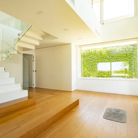 Luxury 3 Bed With Pool & Jacuzzi Villa *