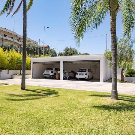 Villa Luxury 3 Bed With Pool & Jacuzzi