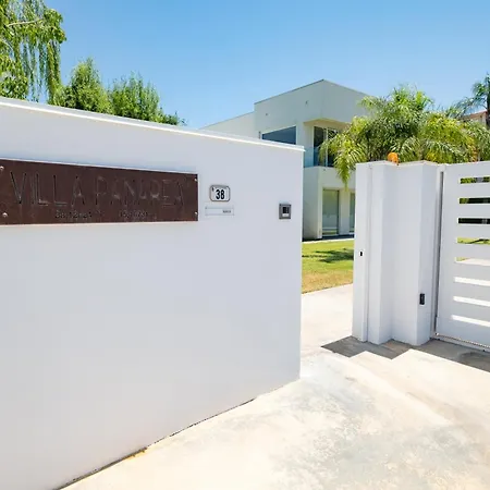 Luxury 3 Bed With Pool & Jacuzzi Villa *