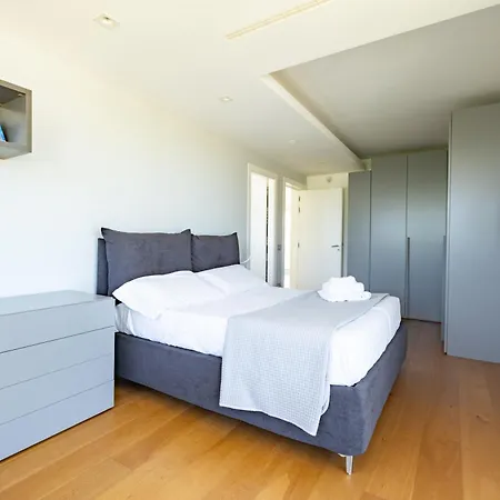 Luxury 3 Bed With Pool & Jacuzzi