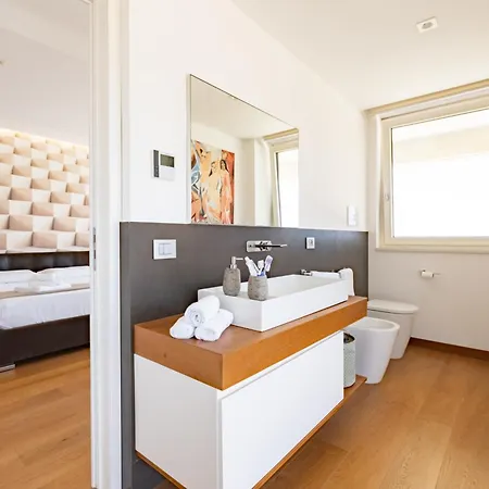 Luxury 3 Bed With Pool & Jacuzzi Villa *
